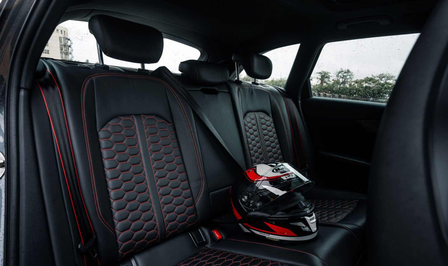 Audi RS4 2022 interieur achterkant