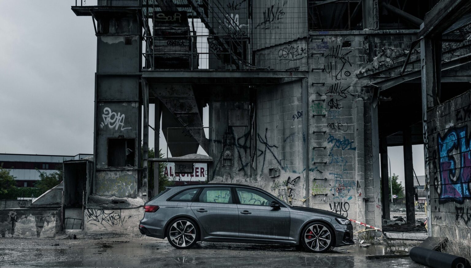 Audi RS4 2022 zij aanzicht