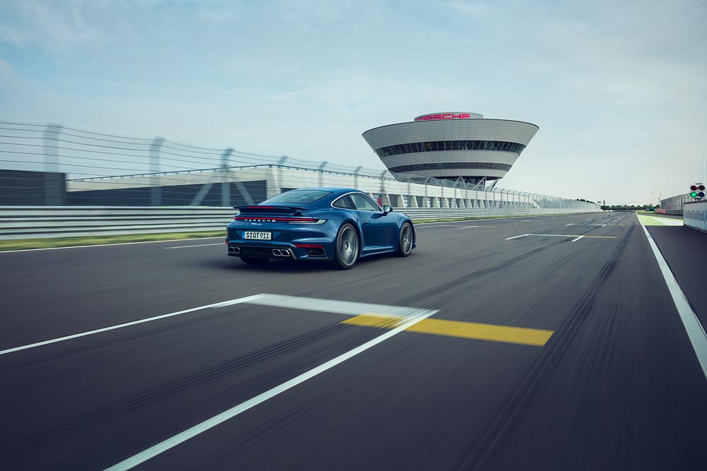 Porsche 911 Turbo achterkant circuit